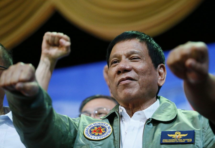 Duterte wavers on severance with U.S.