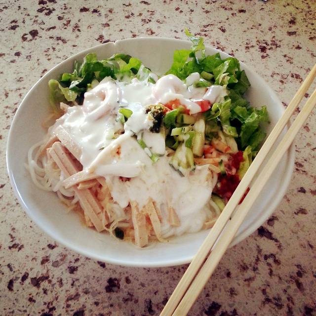 Vietnamese cuisine: Bun Tham Bi Vietnamese Noodle Salad recipe